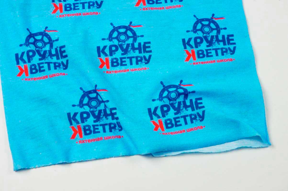 Фото принта и обрезки нижнего края на бесшовном Баффе из такни Джерси