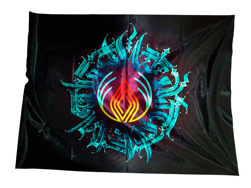 Баннер 150х150 см, с многоцветным ярким логотипом на черном фоне, на сатене.