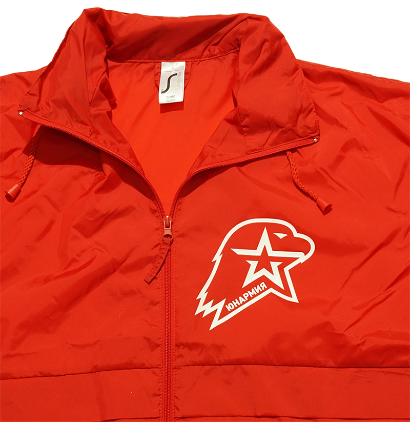 Вид нанесения на одежду одноцветной термоплёнкой серебряный металлик