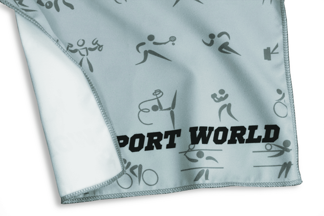 Образец печати на однослойном Спортивном полотенце, загнутый угол показывает белый оборот.