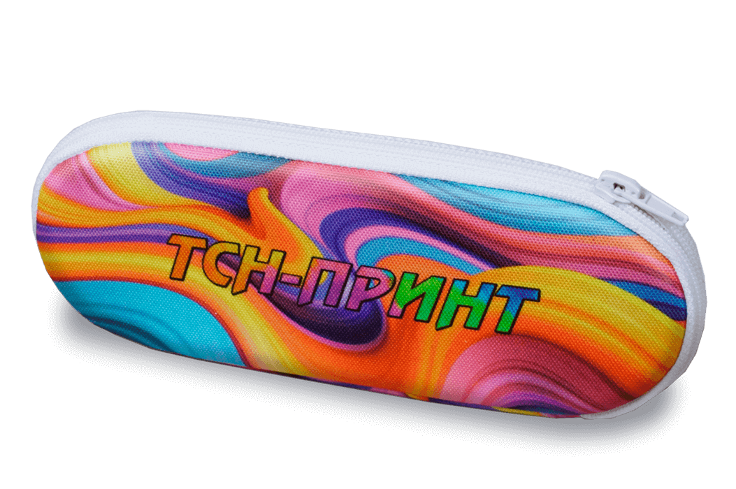 Пенал, овальной формы, из ткани Оксфорд 600: на молнии, с печатью логотипа и принта в шов.