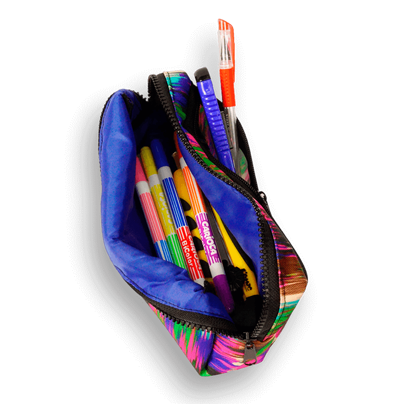 Пенал С КАРМАНОМ с подкладкой в раскрытом виде с набором фломастеров и ручек