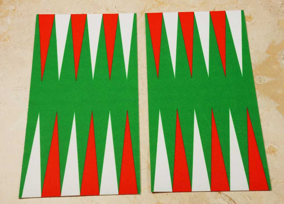 Игровое поле в нарды с зелено-красными зиг-загами из ткани Фетр.