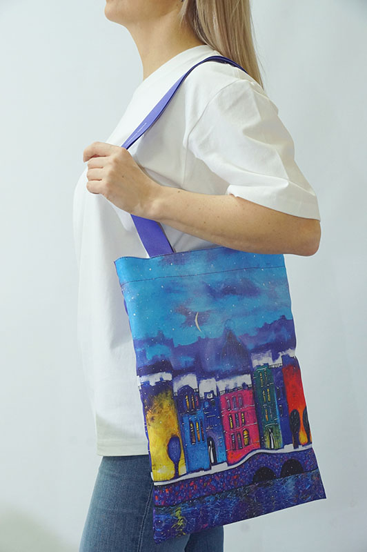 Сумка шоппер Классика из ткани габардин, с печатью логотипа и фона на всю поверхность, с ручками из толстой тесьмы 3.5 см.